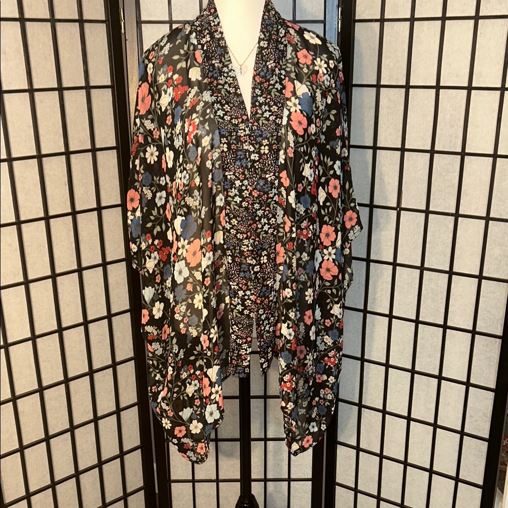 🦋Jessica Simpson Black Floral Kimono 5/25$